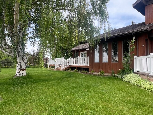 Building Photo - Kalispell Home with stunning mountain views