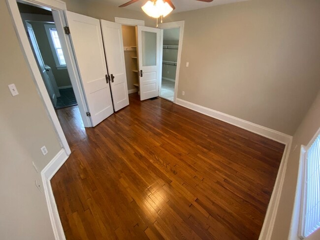 Building Photo - 3 Bedroom House - Grandview Area