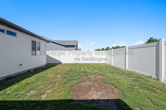 Building Photo - 10326 W Salmonberry