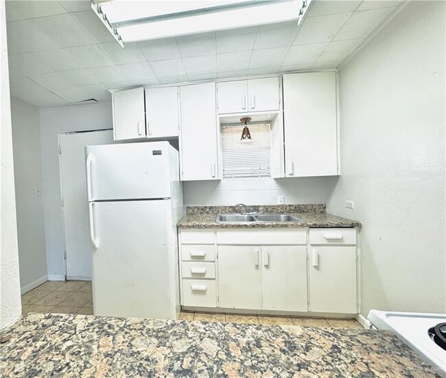 Building Photo - 15 Valley View Dr