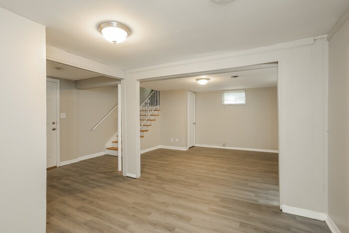 Building Photo - 909 Ridge Dr