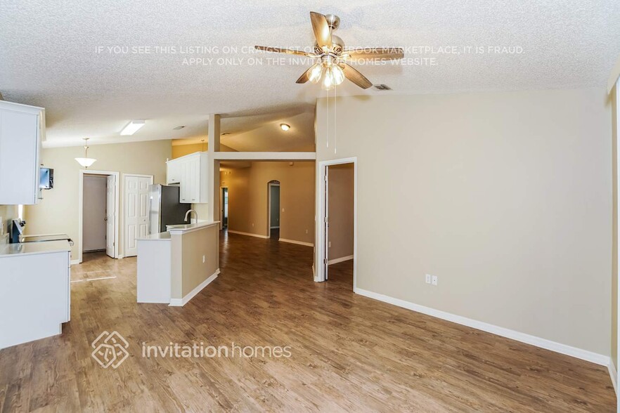 Building Photo - 229 2 Oaks Dr