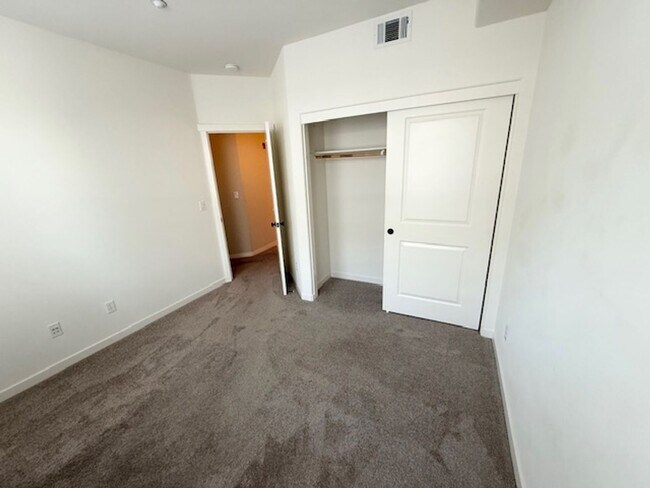 Building Photo - Well-Kept 2BD/2BA Condo Near Downtown Livermore! - Extra Large 2.5 Car Garage with Additional Sto...