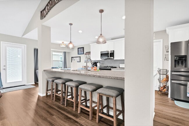 Building Photo - Charming 4-Bed Home with Granite Elegance in Sugar Land