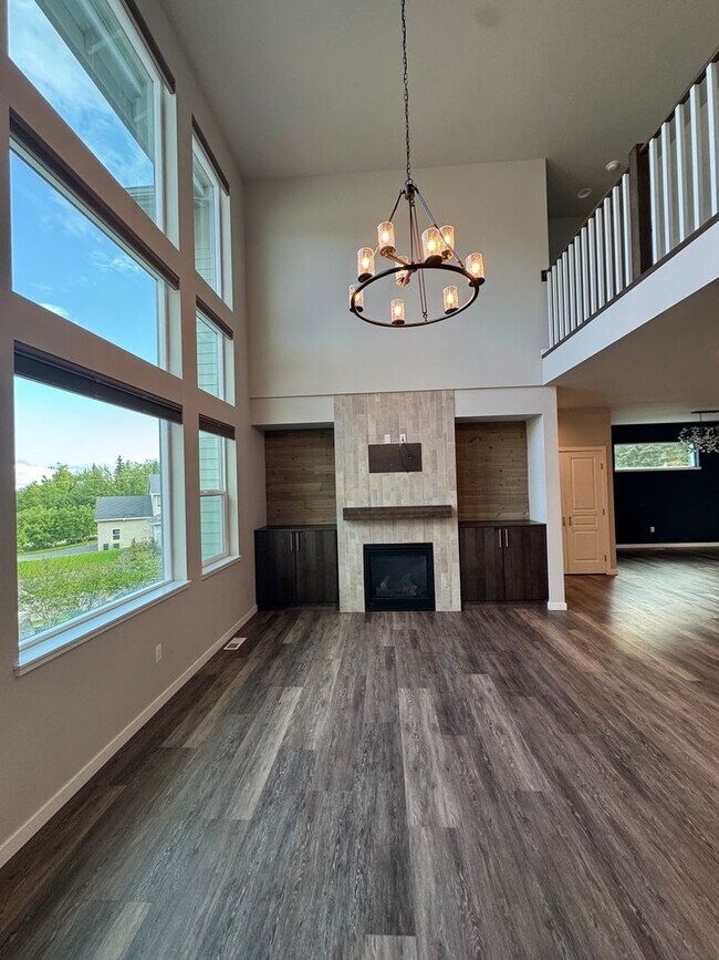Building Photo - Stunning home in desirable Eagle River neighborhood