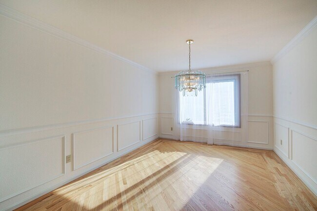 Building Photo - 4Bd/2.5Ba Renton House