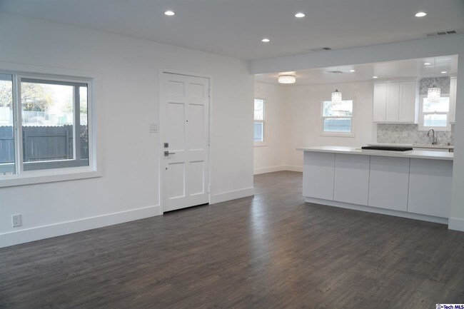 Building Photo - 10653 Oro Vista Ave