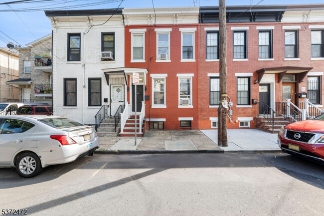Building Photo - 39 Emmet St