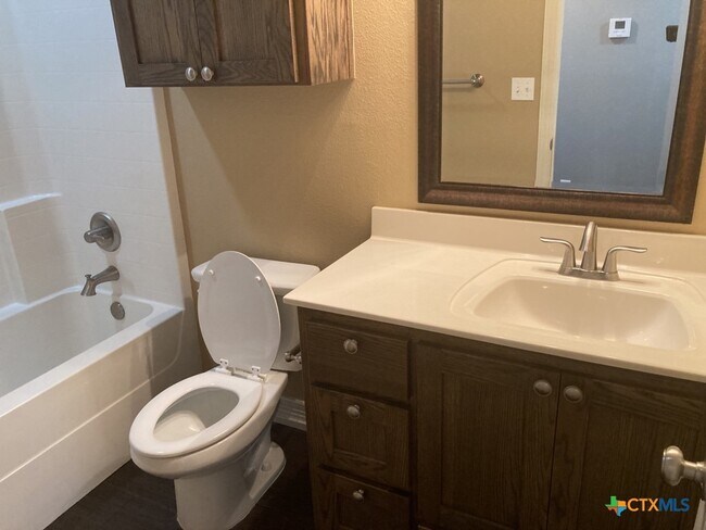 Building Photo - 2710 S Clear Creek Rd