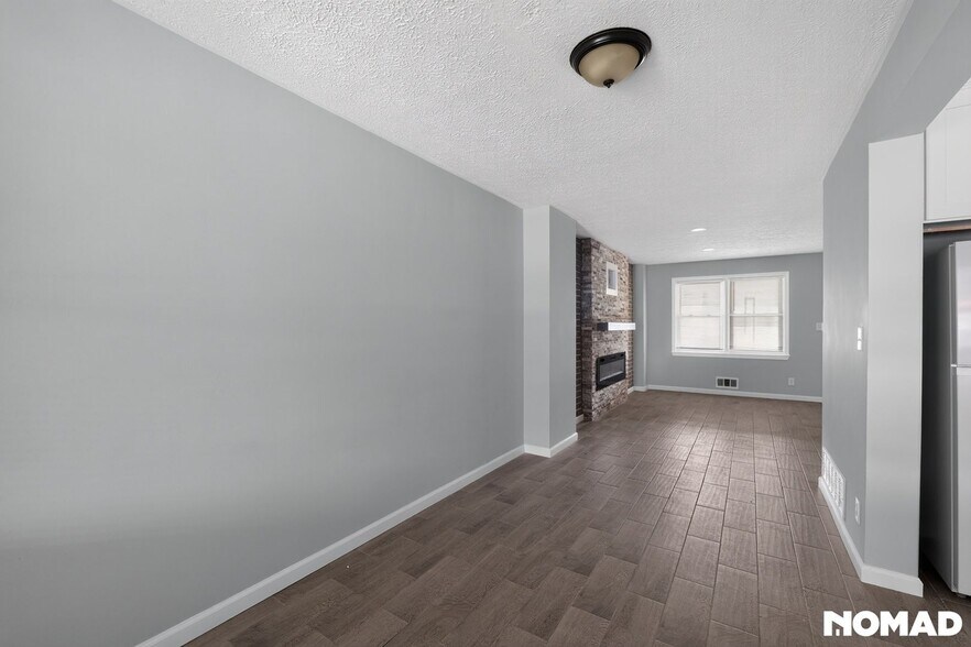 Building Photo - 2229 Redthorn Rd