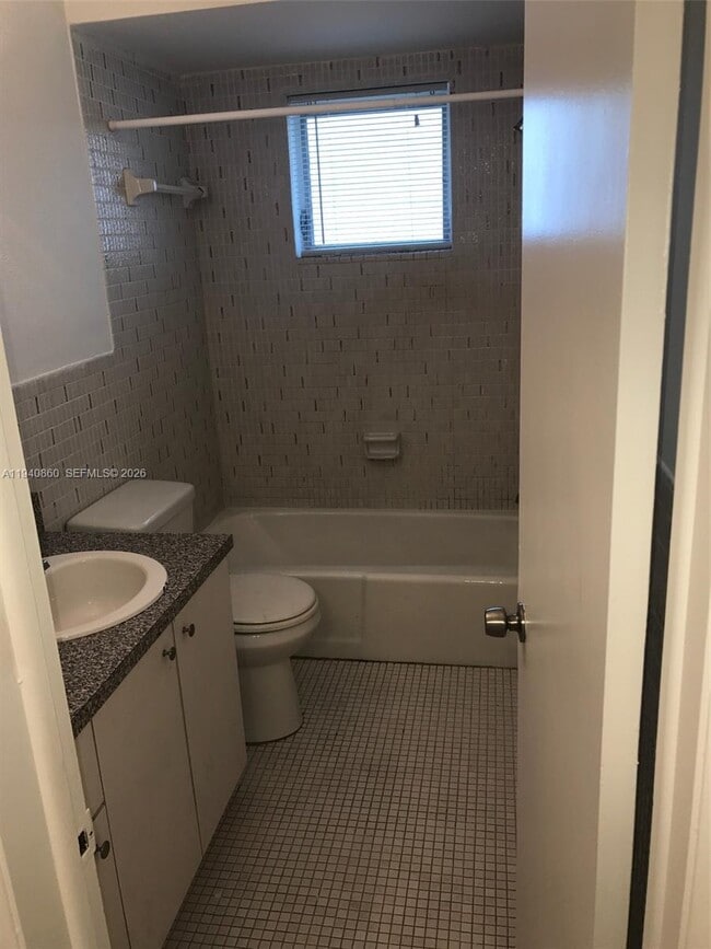 Building Photo - 2612 Johnson St