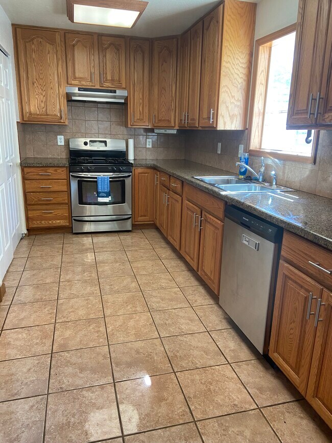 Building Photo - 2673 Wailaki St