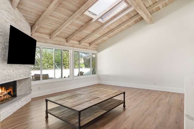 Building Photo - Gorgeous Fully Remodeled Home in The Bluffs Extra Large Patio