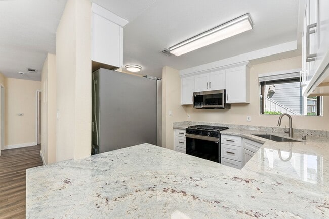 Building Photo - 2 Bedroom 2 Bathroom Condo in Citrus Heights