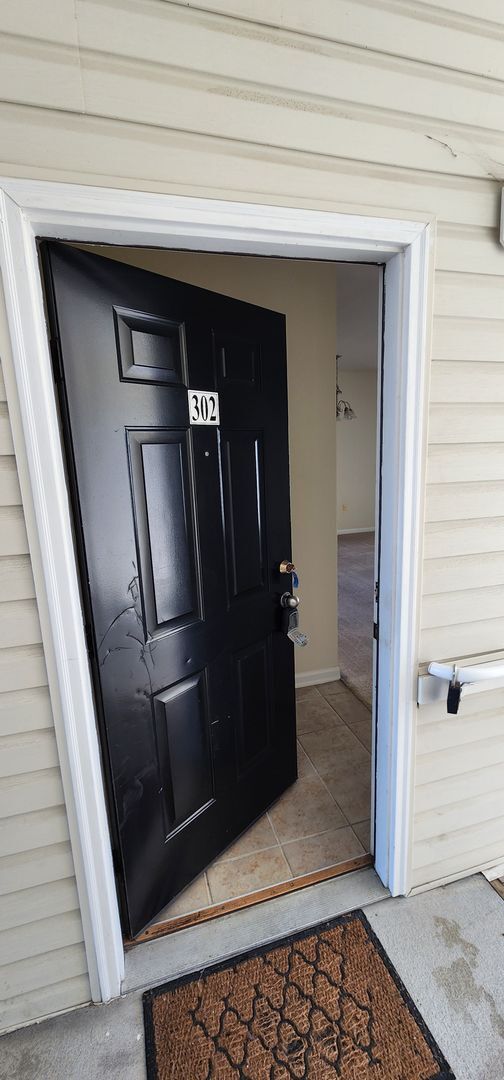 Building Photo - Great condo near Hanes Mall area, Clemmons and I40