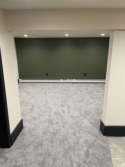 Building Photo - 824 Russell Ave N