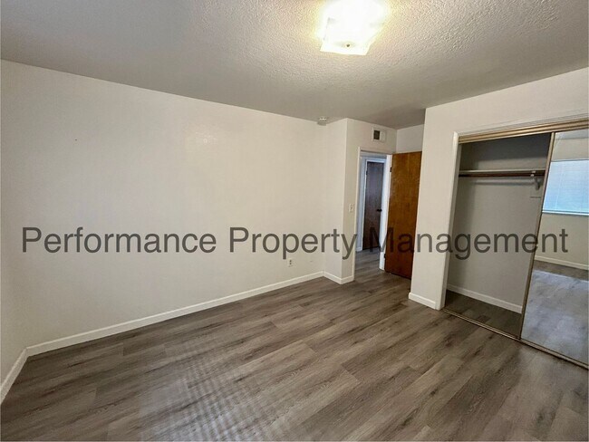 Building Photo - 239 W China Grade Loop