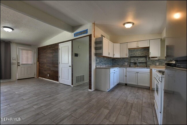 Building Photo - 5726 Dearborne Dr