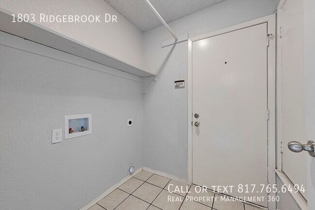 Building Photo - 1803 Ridgebrook Dr
