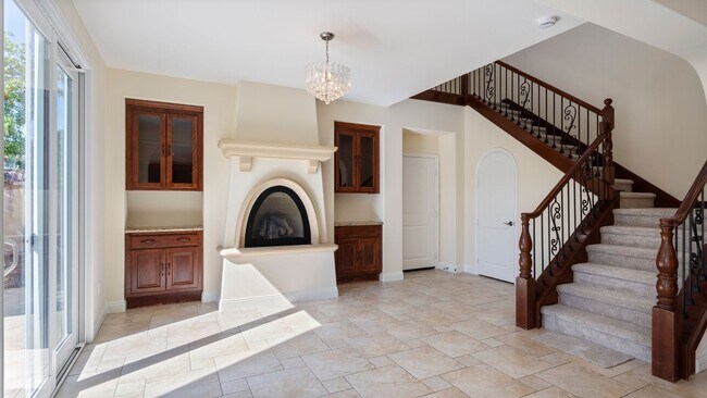 Building Photo - Stunning 4 Bedroom Home in Aliso Viejo!