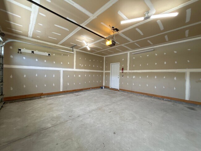Building Photo - 3 Bedroom and a Bonus Room on Prism!