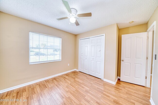 Building Photo - 5628 Loma Vista Dr W