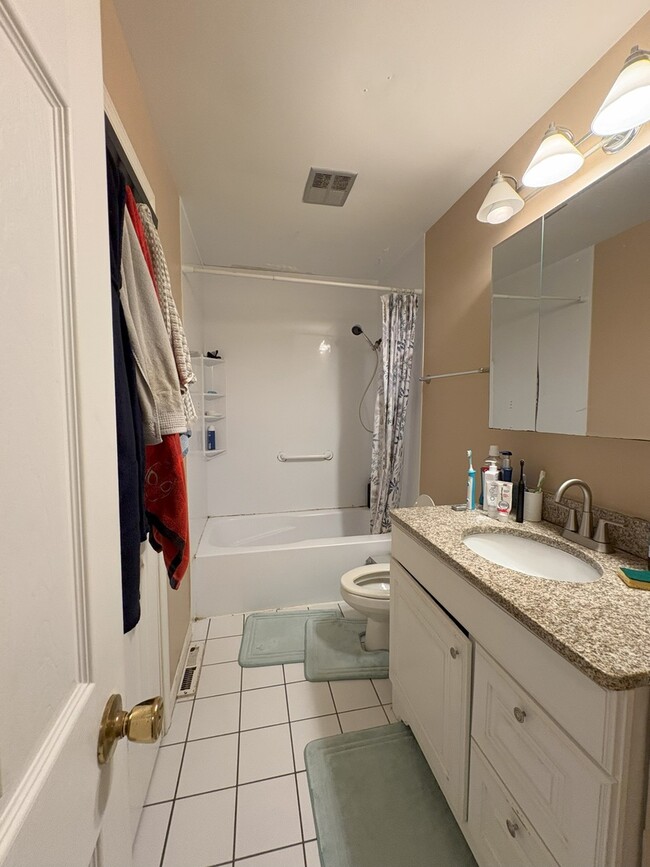 Building Photo - 18 Marquette Pl