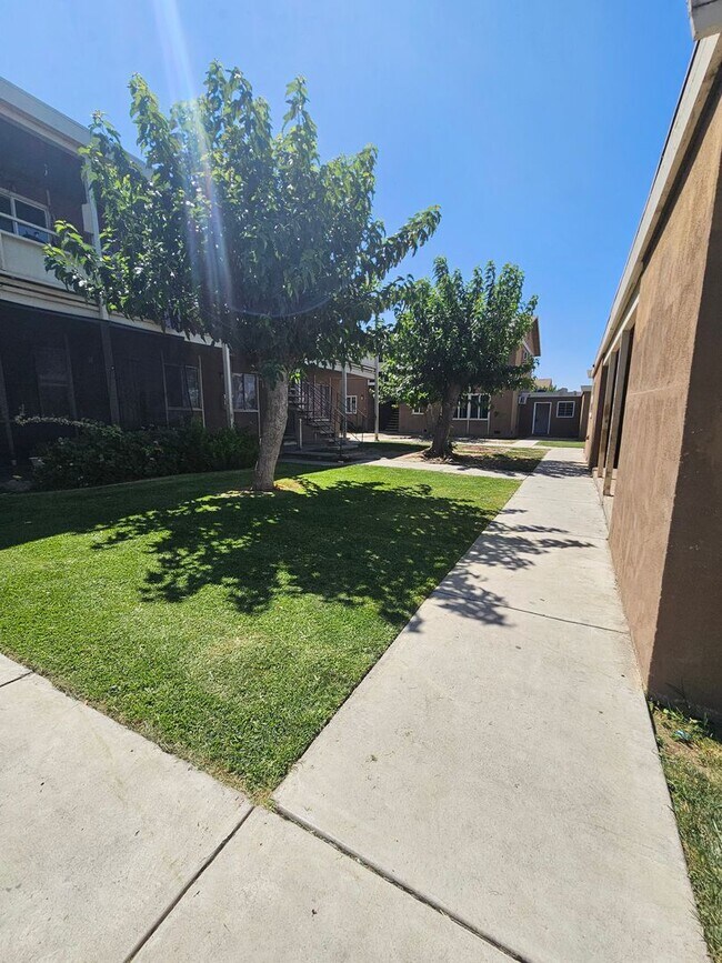 Building Photo - 734 Illinois Ave