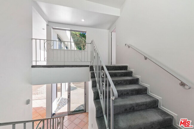 Building Photo - 1054 Enchanted Way