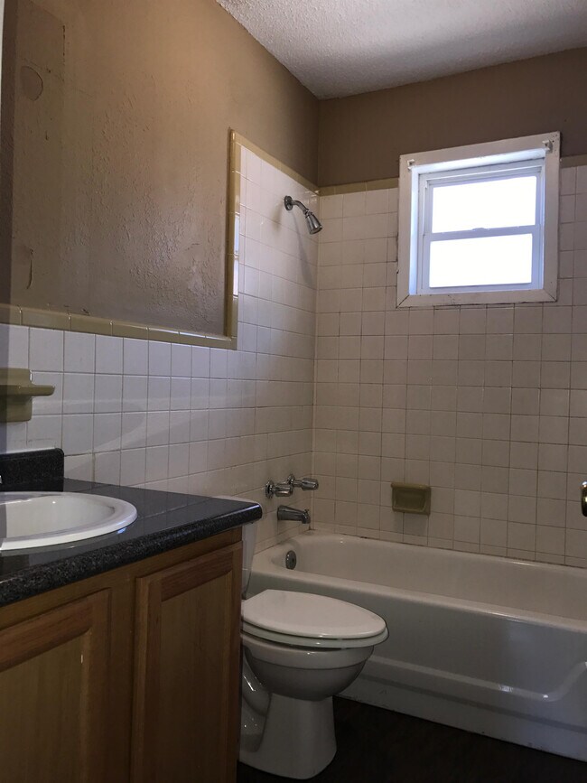 Building Photo - 201 State St