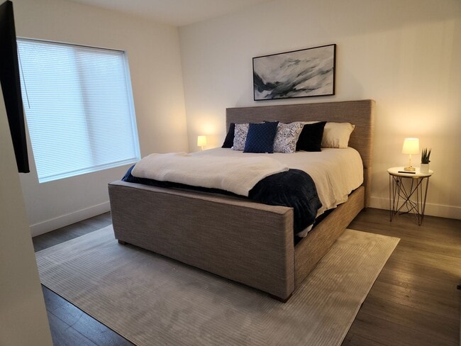 Building Photo - BRAND NEW MODERN LIVING!! HUGE 4 Bed 2.5 Bath Duplex with over 2350+ Sq. Feet.