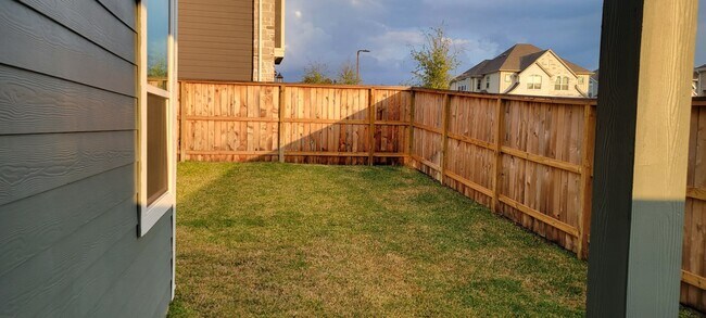 Building Photo - 204 Cider Gum Pl