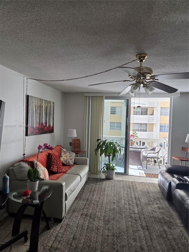 Building Photo - 1817 S Ocean Dr