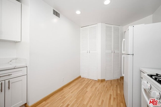 Building Photo - 1808 Manning Ave