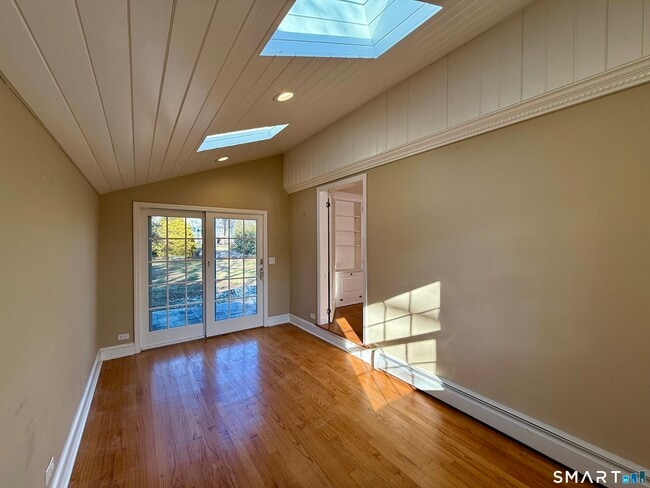 Building Photo - 16 Killian Ave