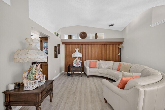 Building Photo - 3077 SE Galt Cir