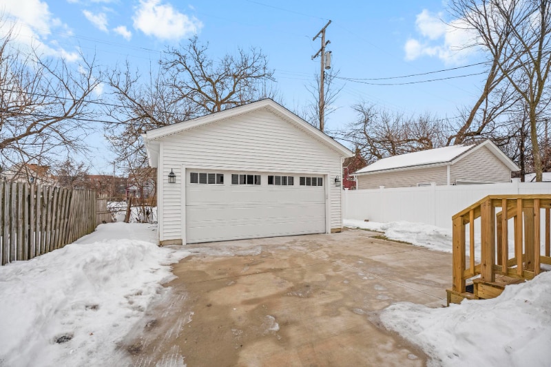 Building Photo - 2273 E 100th St