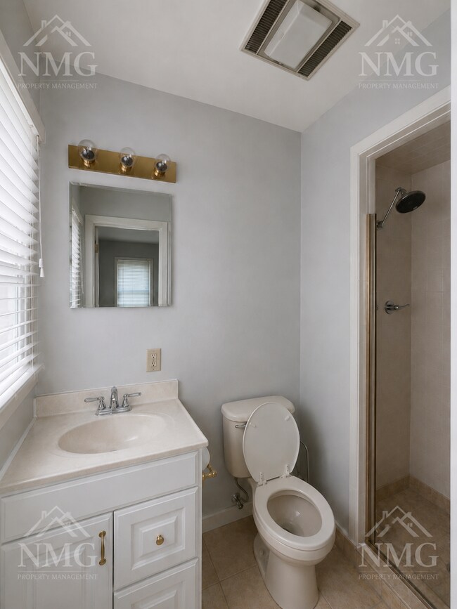 Building Photo - 4247 E Ridge Dr