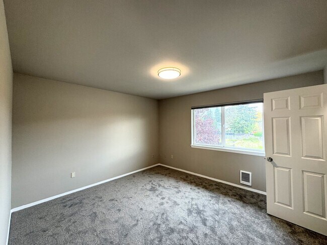 Building Photo - RGL Properties - 9614-9616