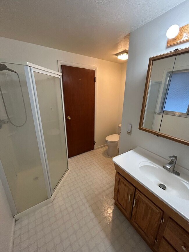 Building Photo - 223 Glenwood Dr