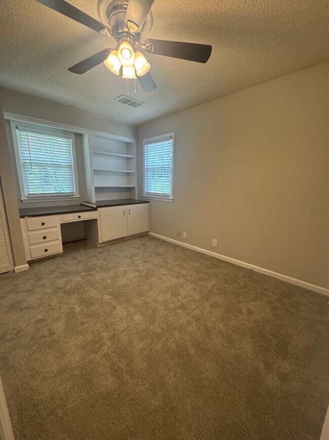 Building Photo - Available NOW in Hammond Hills!!!