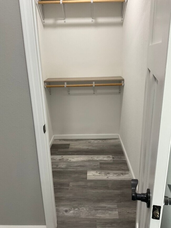 Building Photo - PRE LEASING- AVAILABLE JUNE 10TH - 3 Bedroom/2 Bathroom House In Frontenac