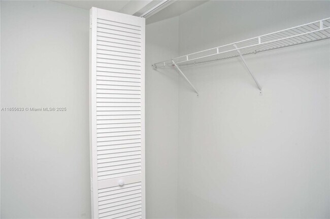 Building Photo - 4051 N Ocean Dr