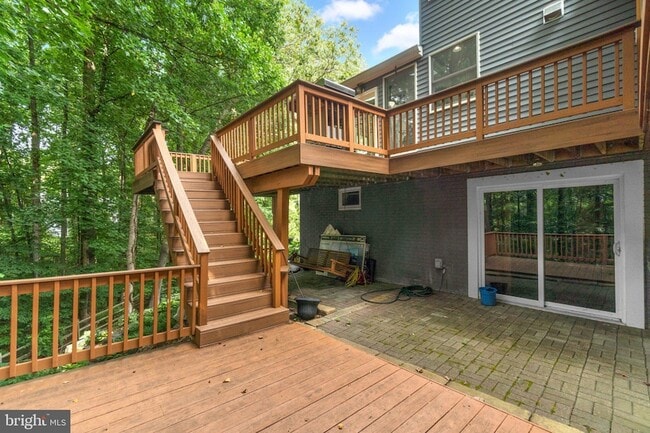 Building Photo - 6874 Caravan Ct
