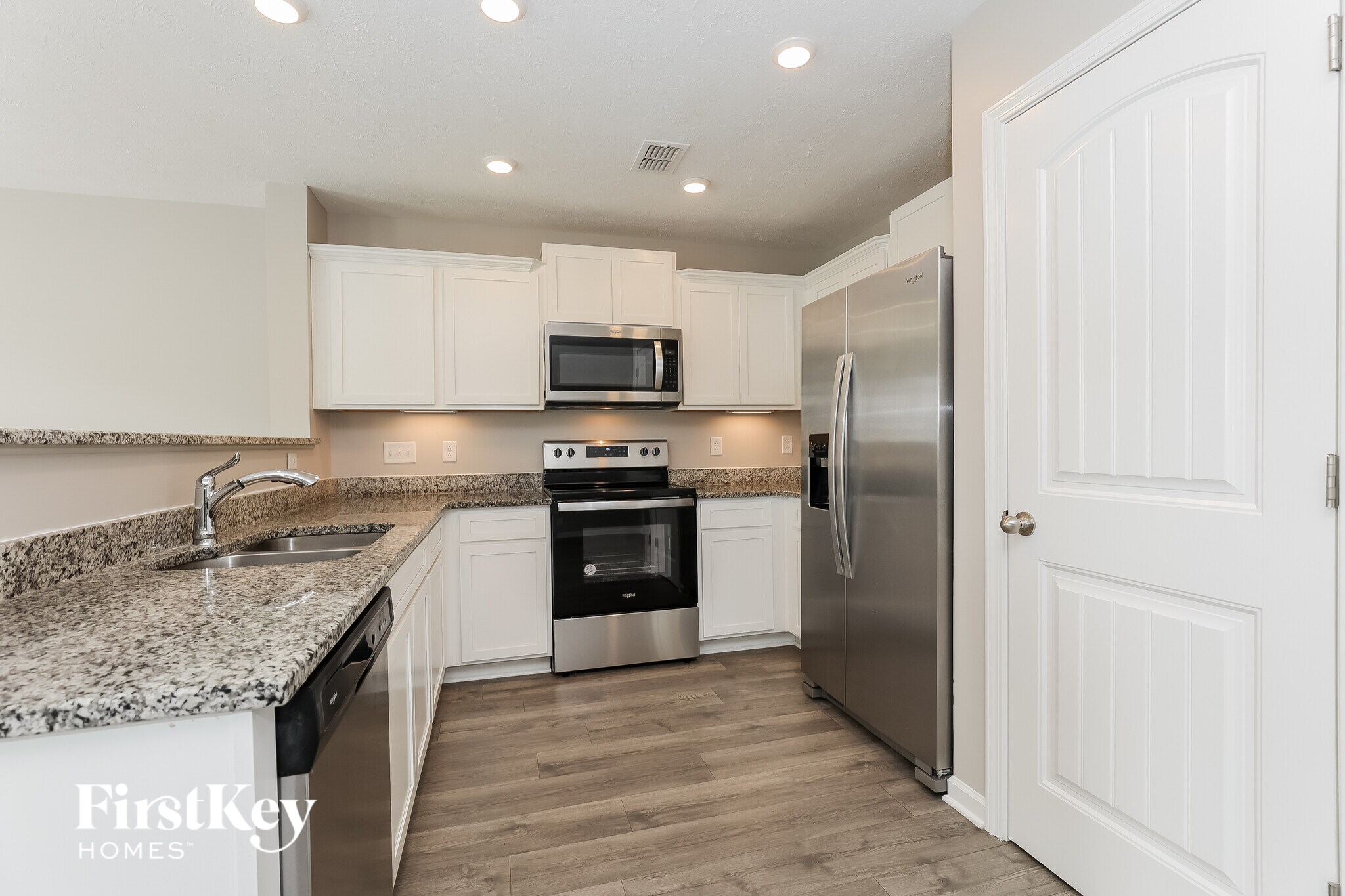 Building Photo - 2230 Oak Dr