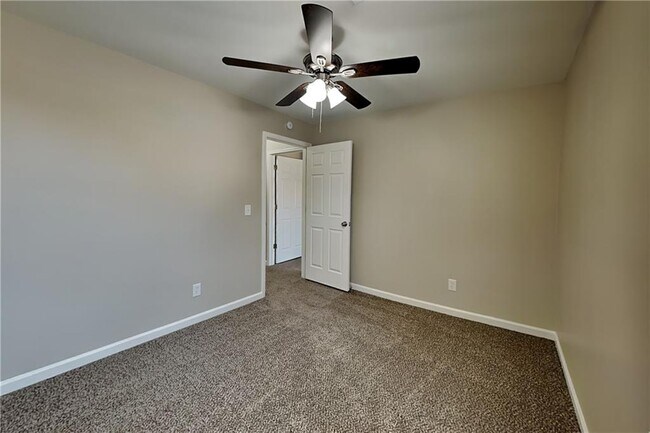 Building Photo - 308 Golden Ct