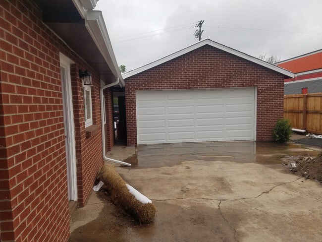 Building Photo - 32 N 9th Ave