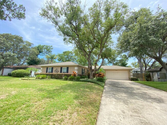 Primary Photo - Wekiva home ready for move in! 3B/2B, 2 se...