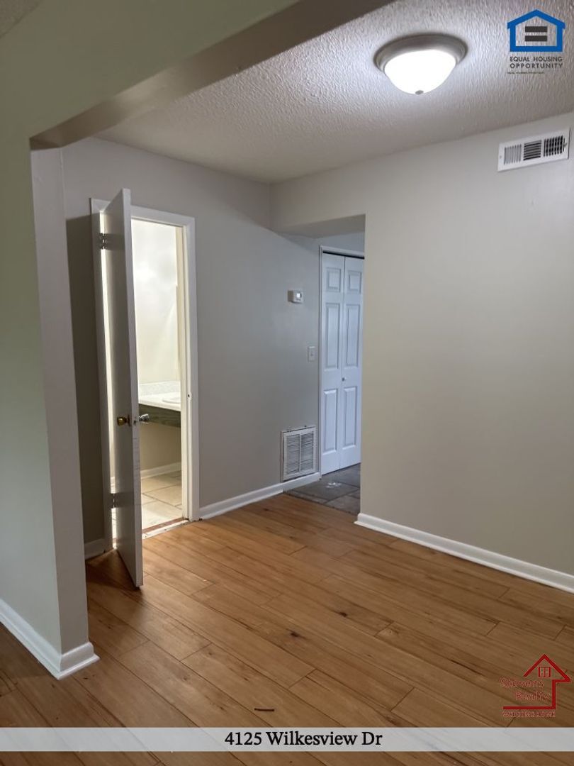 Building Photo - 4125 Wilkesview Dr