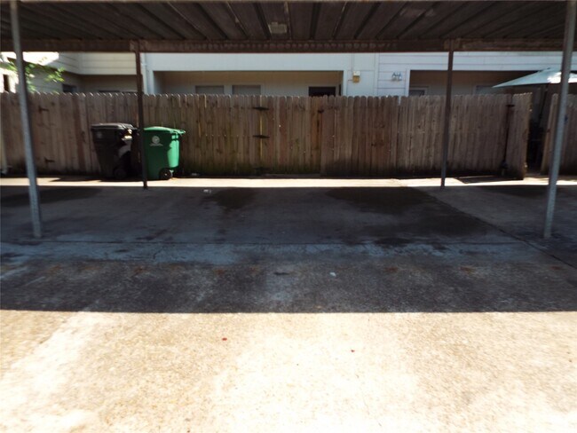 Building Photo - 7846 Green Lawn Dr